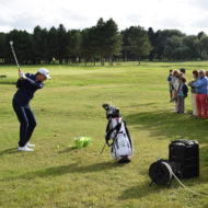 Démonstration et présentation du golf en journée entreprise